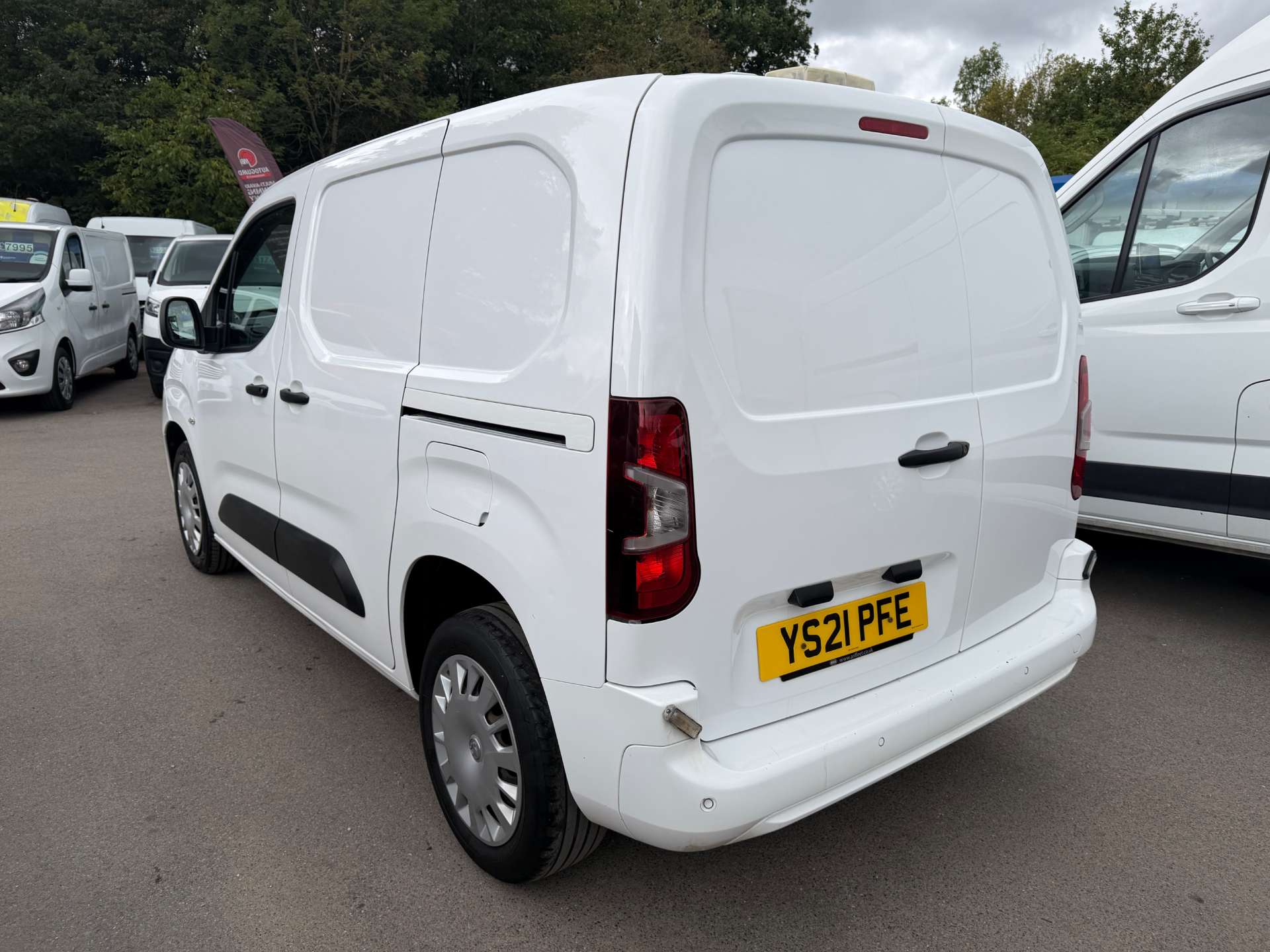 Vauxhall Combo 1.5 Turbo D 2300 Sportive Panel Van 4dr Diesel Manual L1 H1 Euro 6 (100 ps) - Thumbnail 4