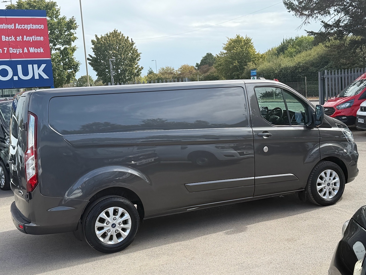 Ford Custom 300 Limited LWB - Thumbnail 7