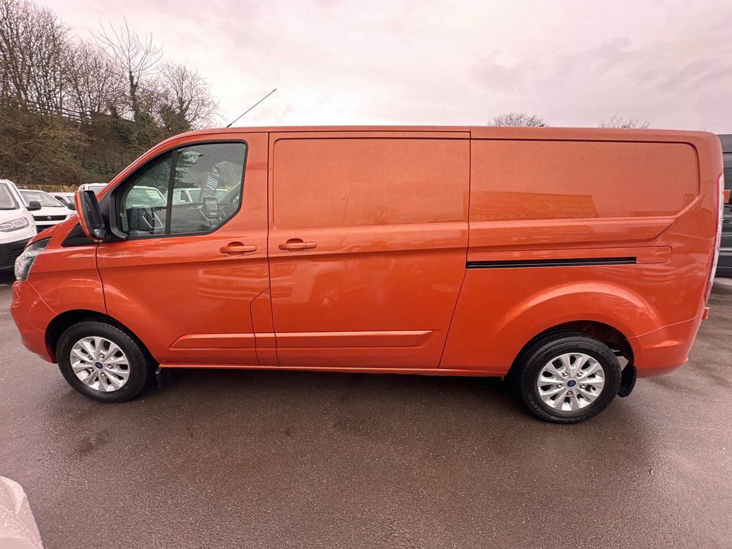 Ford Custom 300 Limited LWB thumbnail 6