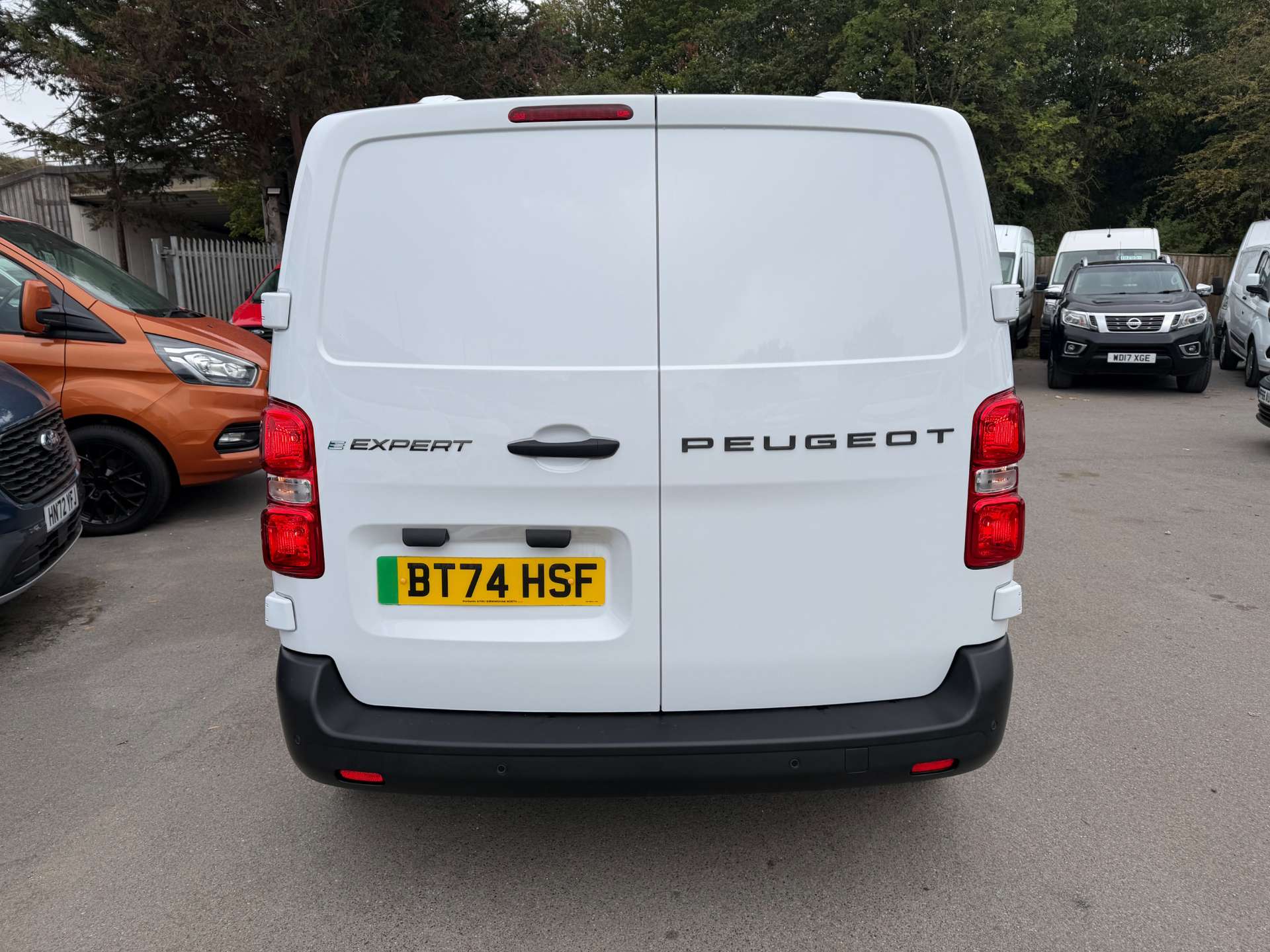 Peugeot e-Expert 75kWh Professional Standard Panel Van 6dr Electric Auto MWB (11kW Charger) (136 ps) thumbnail 5