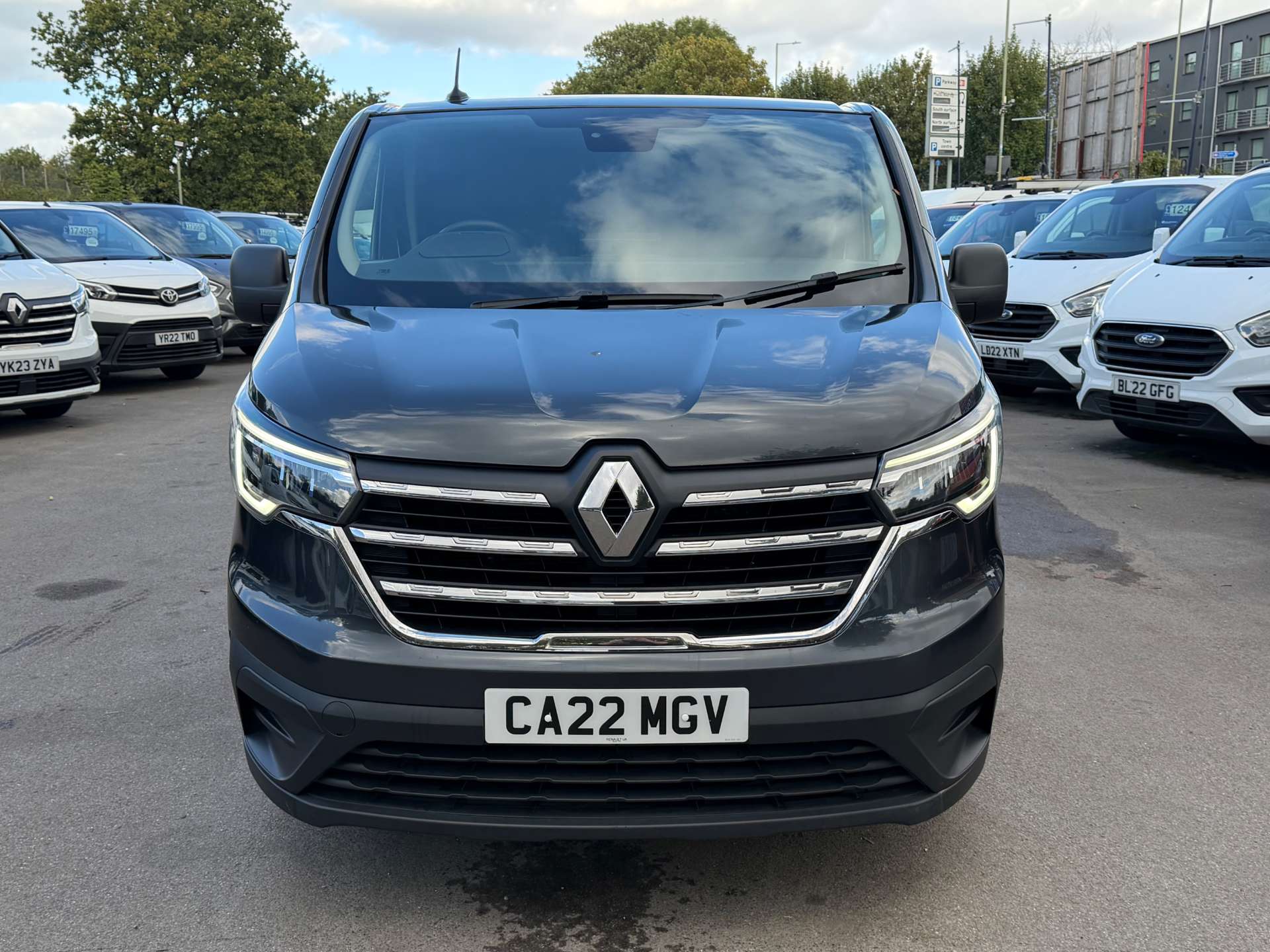 Renault Trafic 2.0 dCi Blue LL30 Business+ Panel Van 5dr Diesel Manual L2 H1 Euro 6 (s/s) (130 ps) thumbnail 2
