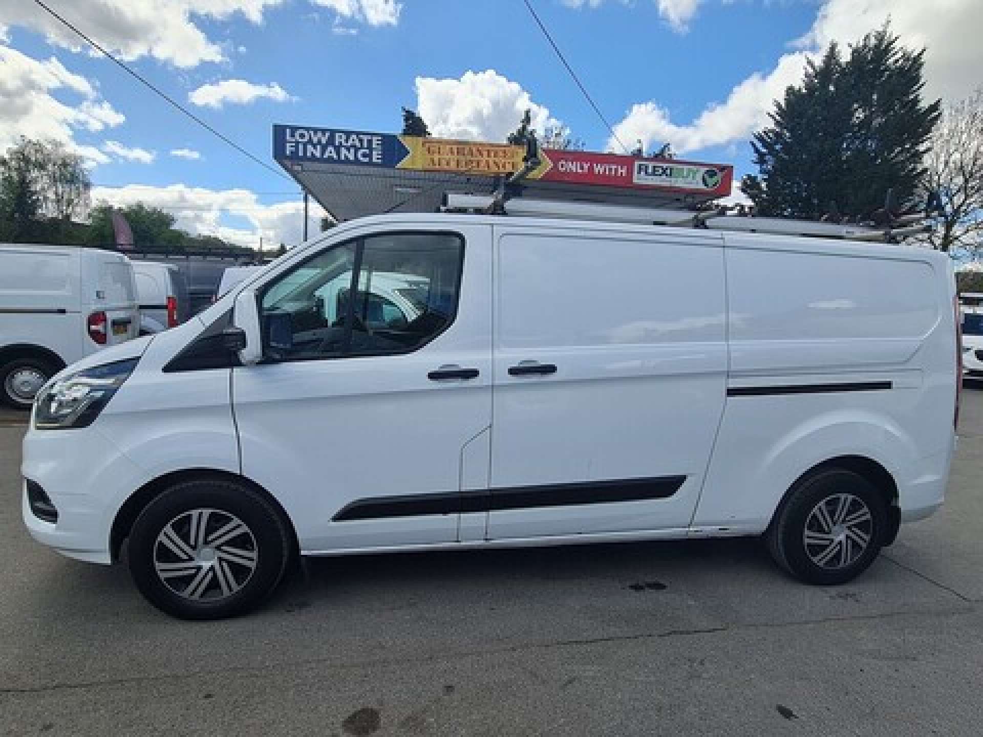 Ford Transit Custom 2.0 320 EcoBlue Trend Panel Van 5dr Diesel Manual L2 H1 Euro 6 (s/s) (105 ps) - Thumbnail 10