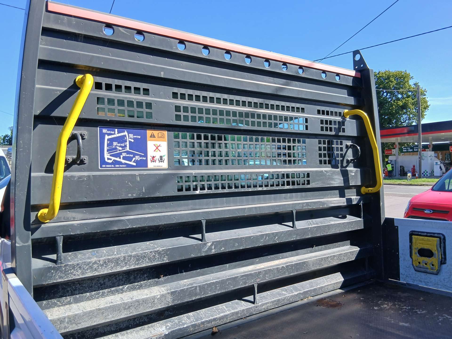 Ford Transit 2.0 350 EcoBlue HD Leader Chassis Cab 2dr Diesel Manual RWD L4 Euro 6 (s/s) (DRW) (130 ps) thumbnail 8