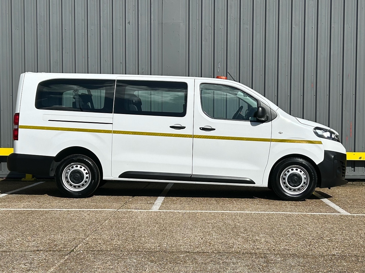 Vauxhall Vivaro Life MPV - Thumbnail 8