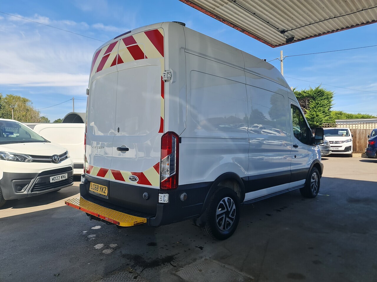 Ford Transit 350 EcoBlue L2 H3 - Thumbnail 9
