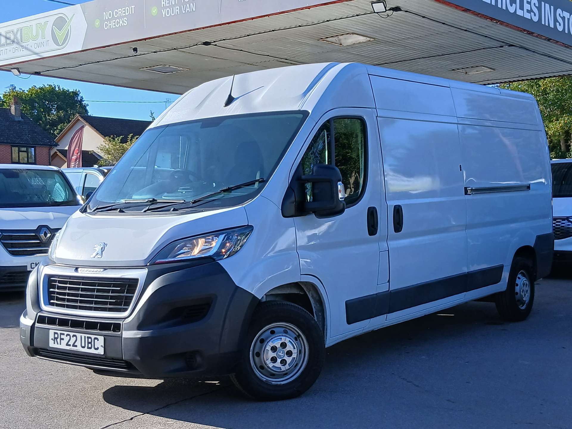 Peugeot Boxer 2.2 BlueHDi 335 Professional Panel Van 5dr Diesel Manual L3 H2 Euro 6 (s/s) (140 ps) thumbnail 2