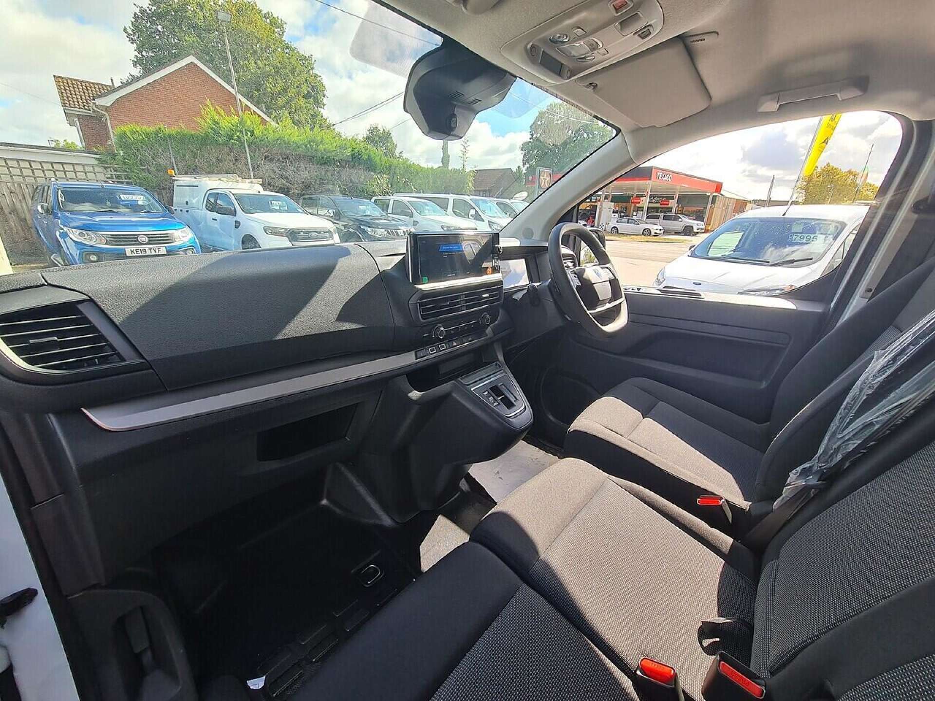 Peugeot e-Expert 75kWh Professional Long Panel Van 6dr Electric Auto LWB (11kW Charger) (136 ps) thumbnail 7