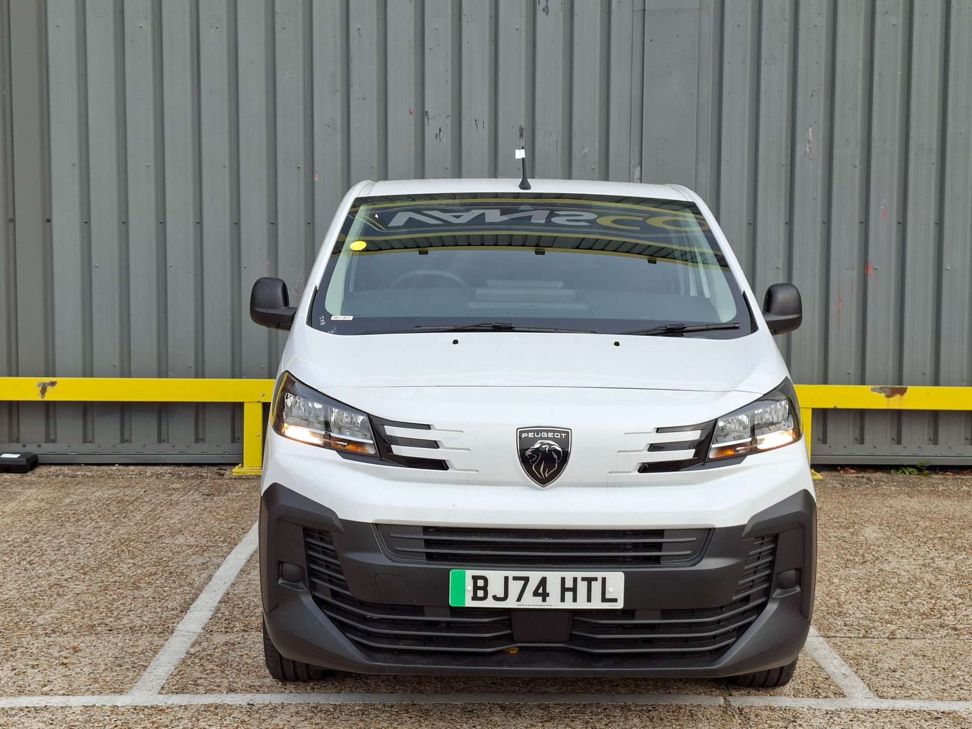 Peugeot e-Expert 75kWh Professional Standard Panel Van 6dr Electric Auto MWB (11kW Charger) (136 ps) - Thumbnail 2