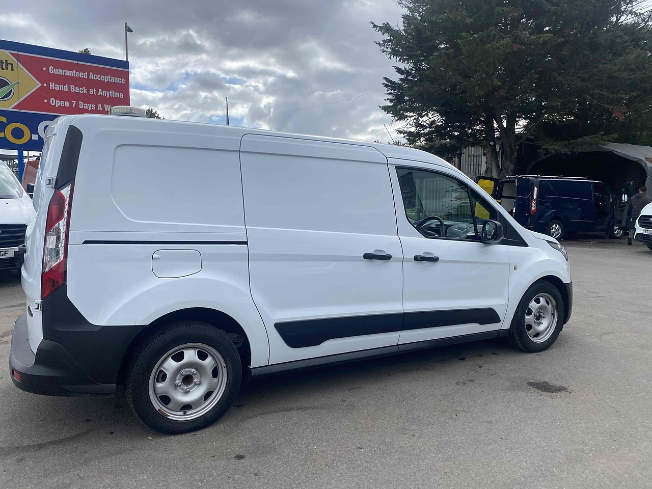 Ford Connect 220 5 SEATER - Thumbnail 7