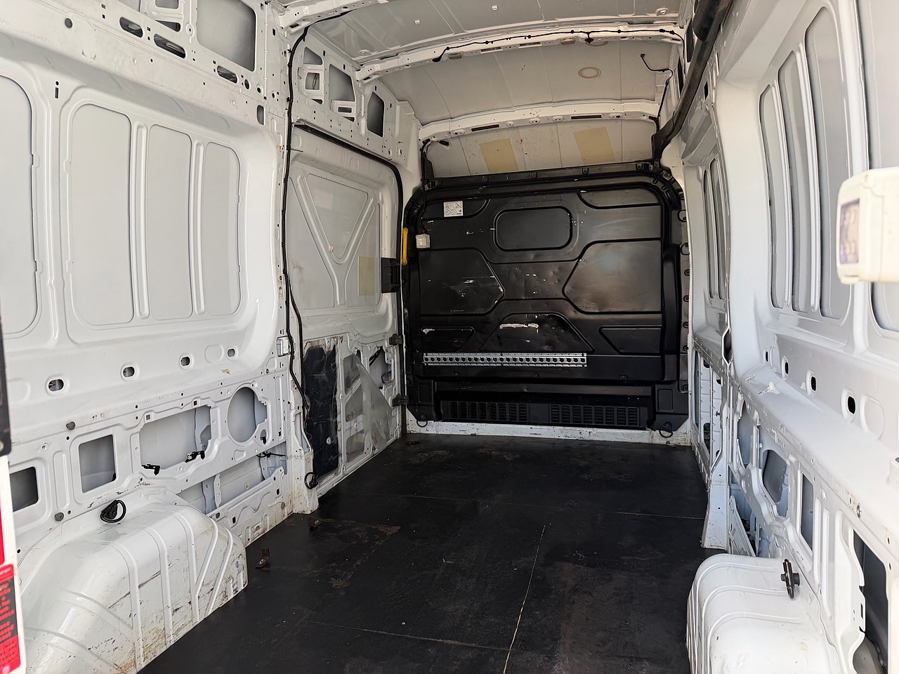 Ford Transit 350 MHEV Limited - Thumbnail 9