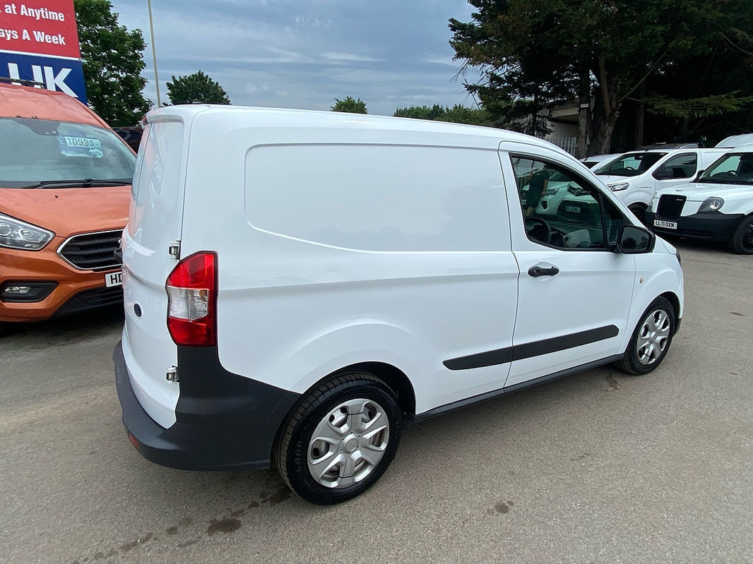 Ford Transit Courier TDCi thumbnail 5