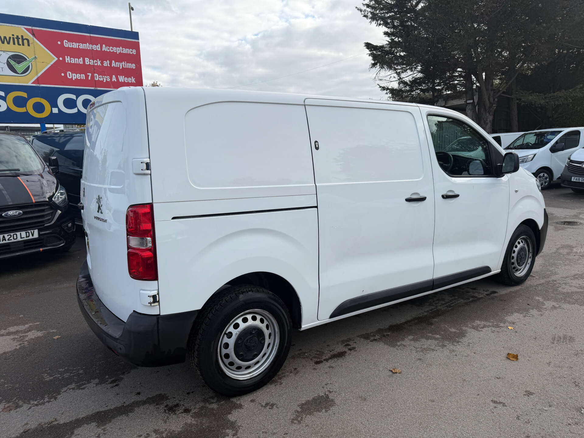Peugeot Expert 2.0 BlueHDi 1400 Professional Standard Panel Van 6dr Diesel Manual MWB Euro 6 (s/s) (120 ps) thumbnail 8