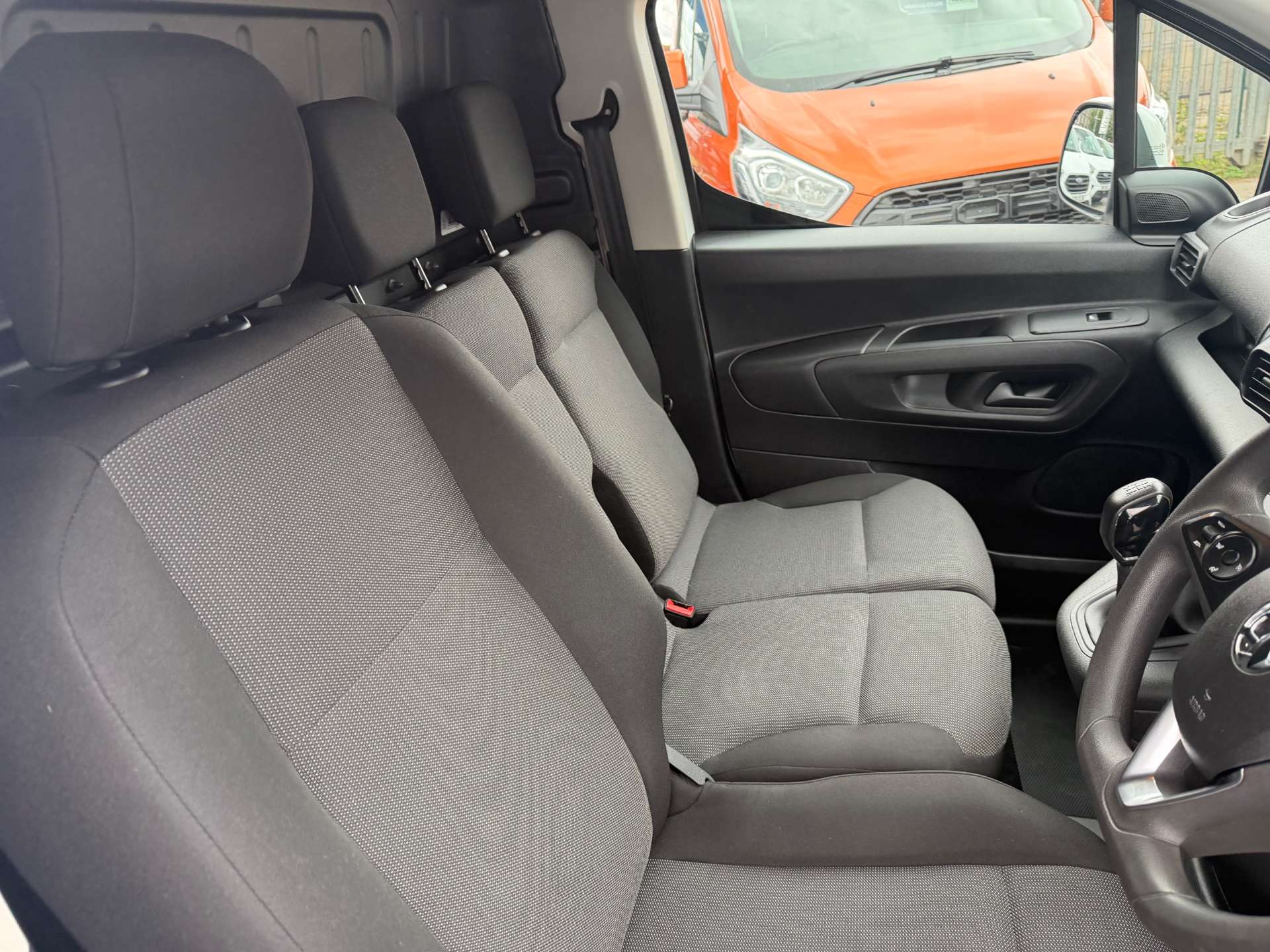 Vauxhall Combo 1.5 Turbo D 2300 Sportive Panel Van 4dr Diesel Manual L1 H1 Euro 6 (100 ps) - Thumbnail 7