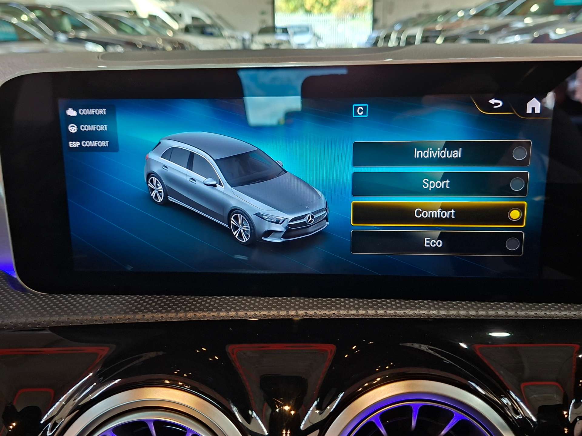 Mercedes-Benz A Class 1.3 A200 AMG Line (Premium 2) Hatchback 5dr Petrol 7G-DCT Euro 6 (s/s) (163 ps) thumbnail 8