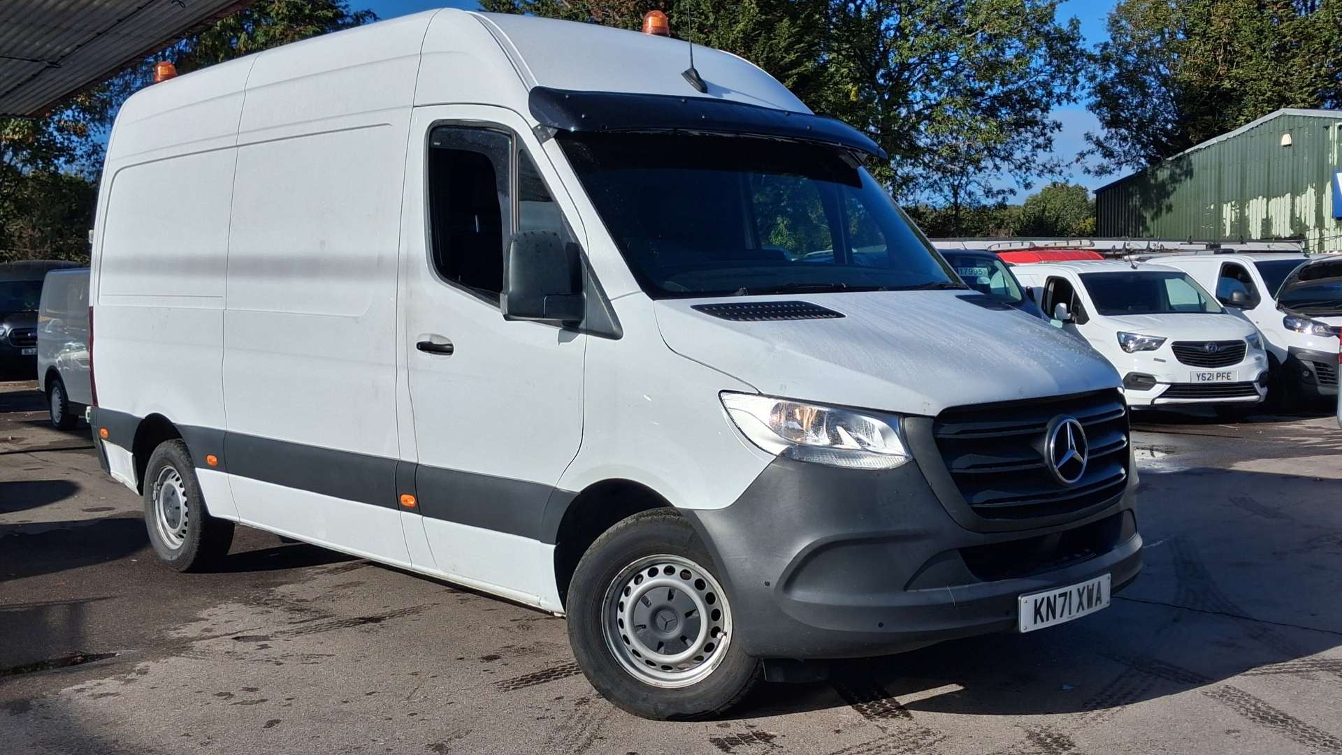 Mercedes-Benz Sprinter 2.0 315 CDI Progressive Panel Van 5dr Diesel Manual RWD L2 H2 Euro 6 (s/s) (150 ps) thumbnail 2