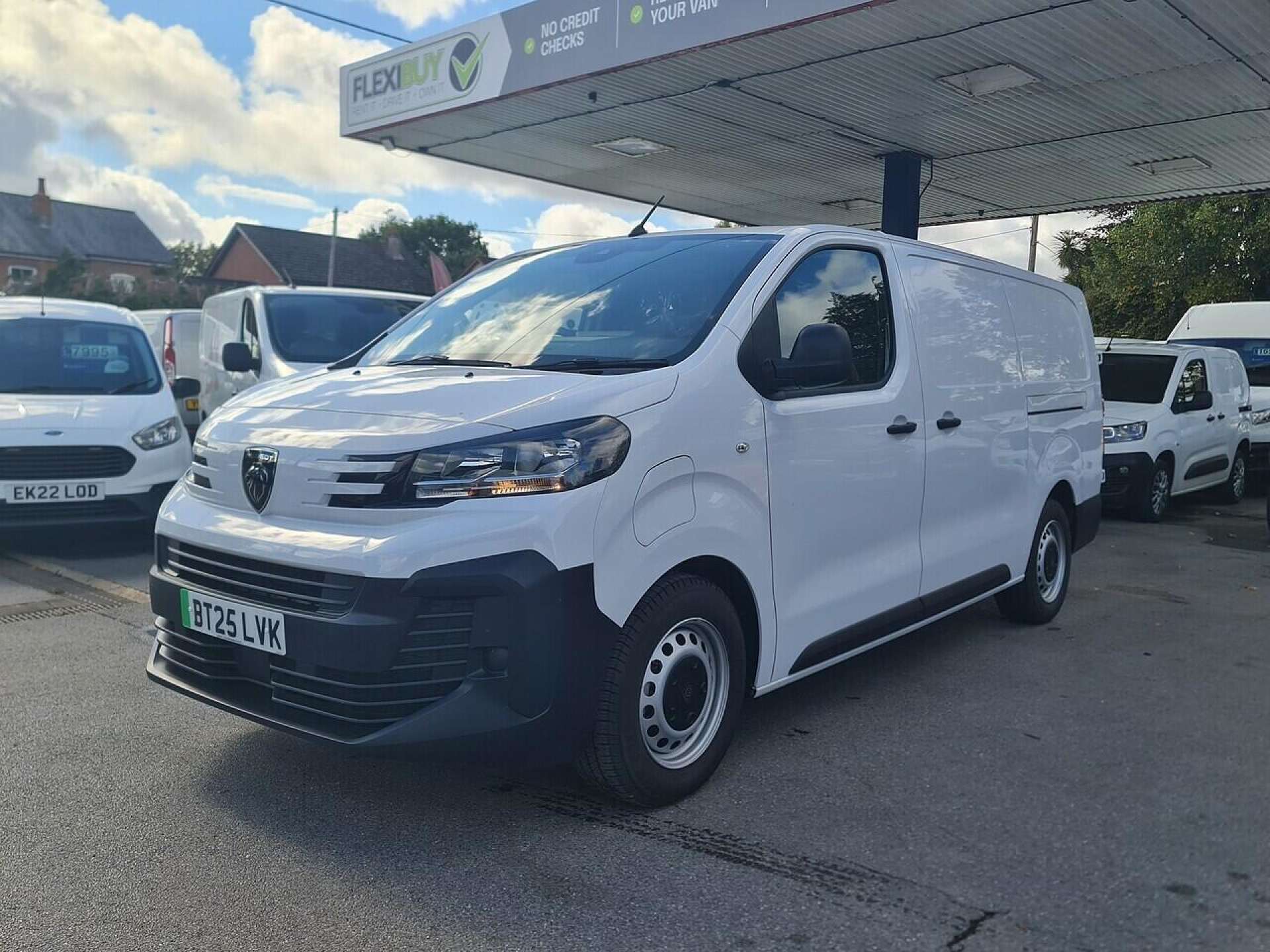 Peugeot e-Expert 75kWh Professional Long Panel Van 6dr Electric Auto LWB (11kW Charger) (136 ps) thumbnail 4