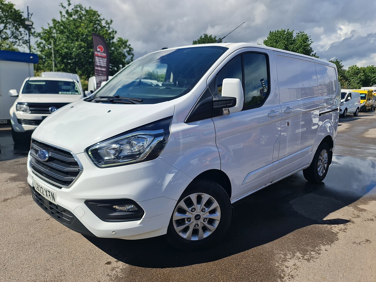 Ford Custom 300 Limited L1 - Image 1