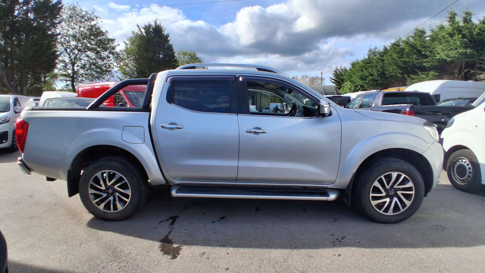 Nissan Navara 2.3 dCi Tekna Pickup Double Cab 4dr Diesel Manual 4WD Euro 6 (s/s) (190 ps) - Thumbnail 9