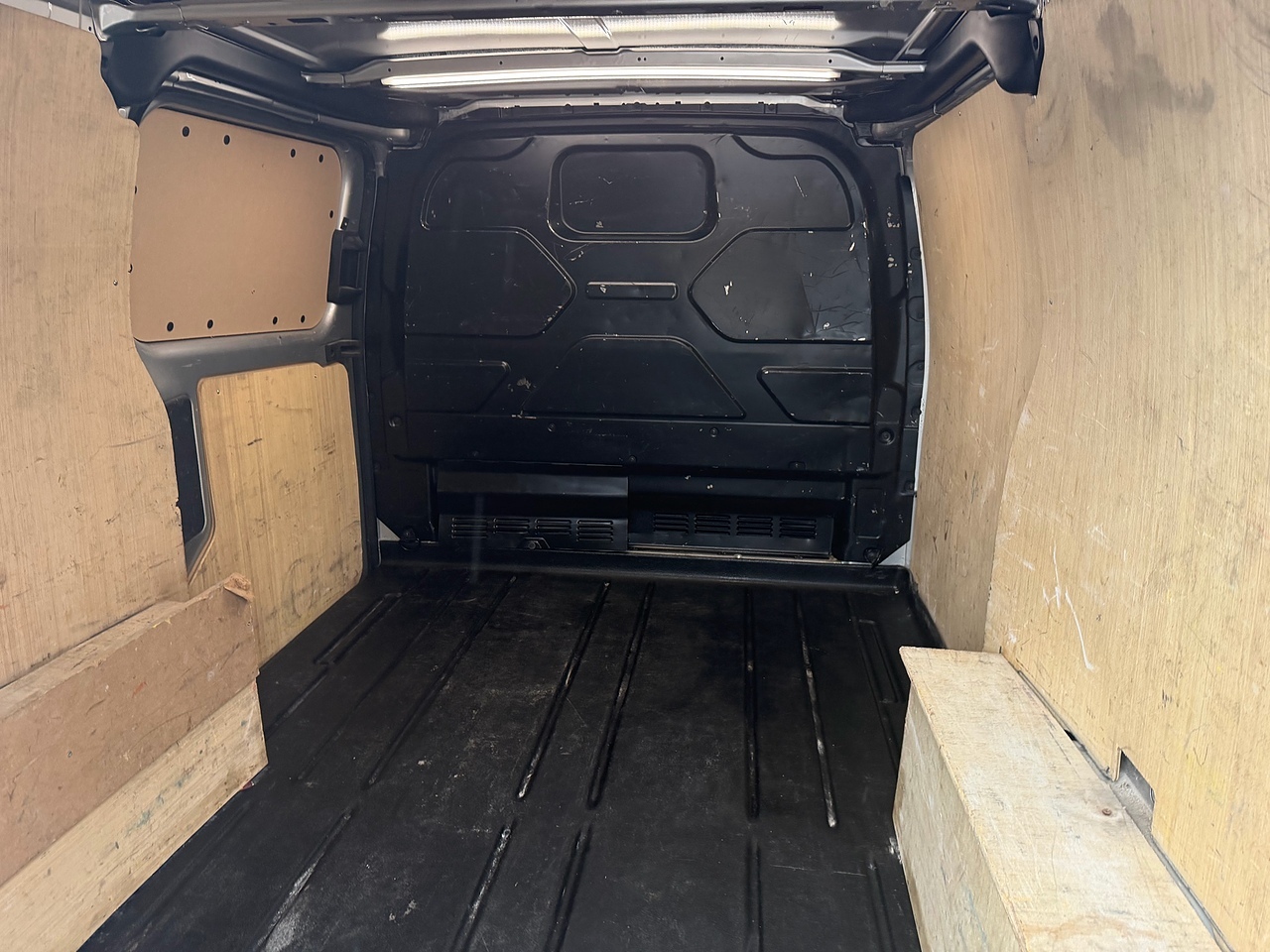 Ford Custom 300 Limited L1 - Thumbnail 9