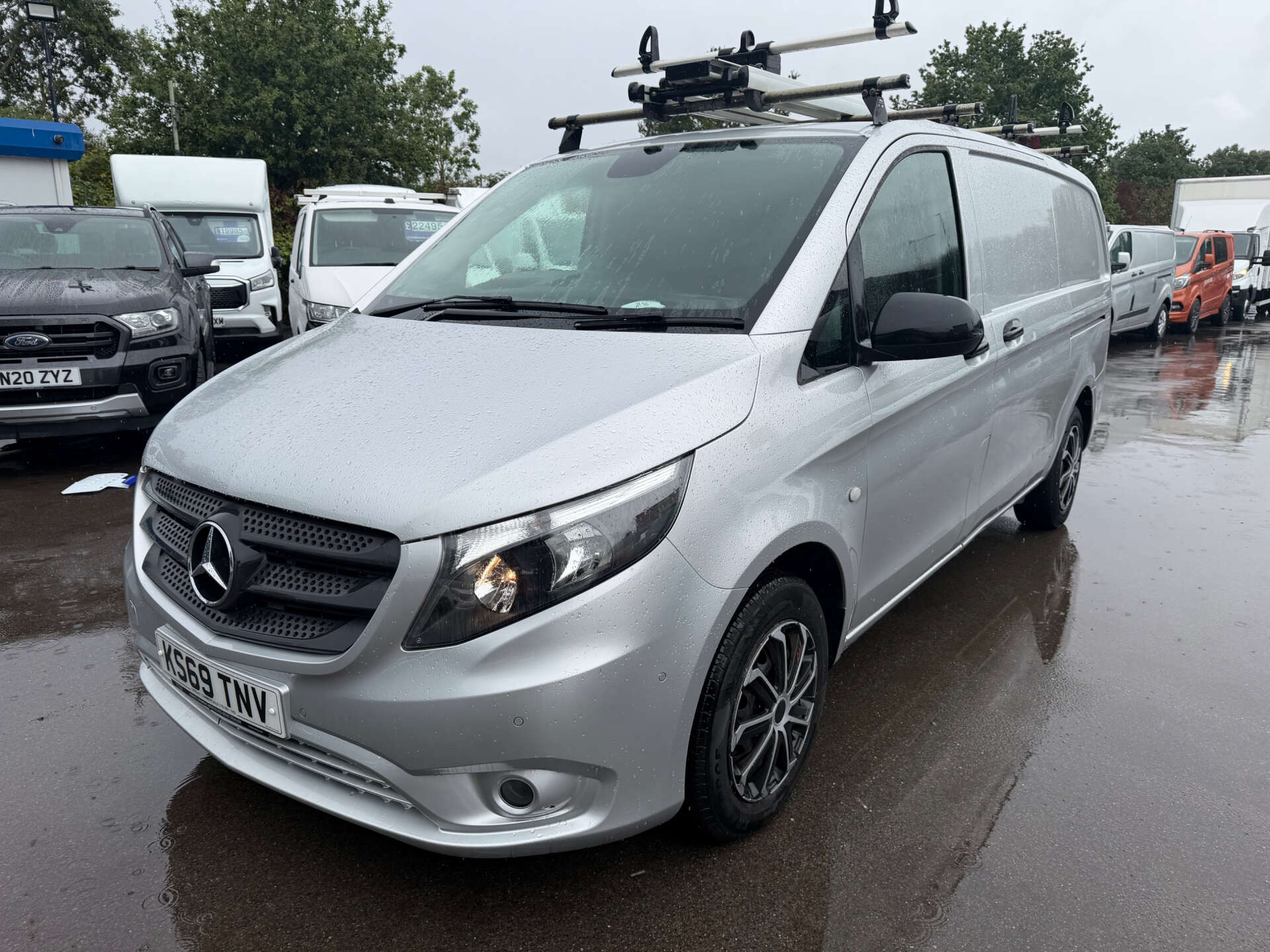 Mercedes-Benz Vito 1.7 110 CDI Progressive Panel Van 5dr Diesel Manual FWD L2 Euro 6 (s/s) (102 ps) thumbnail 3