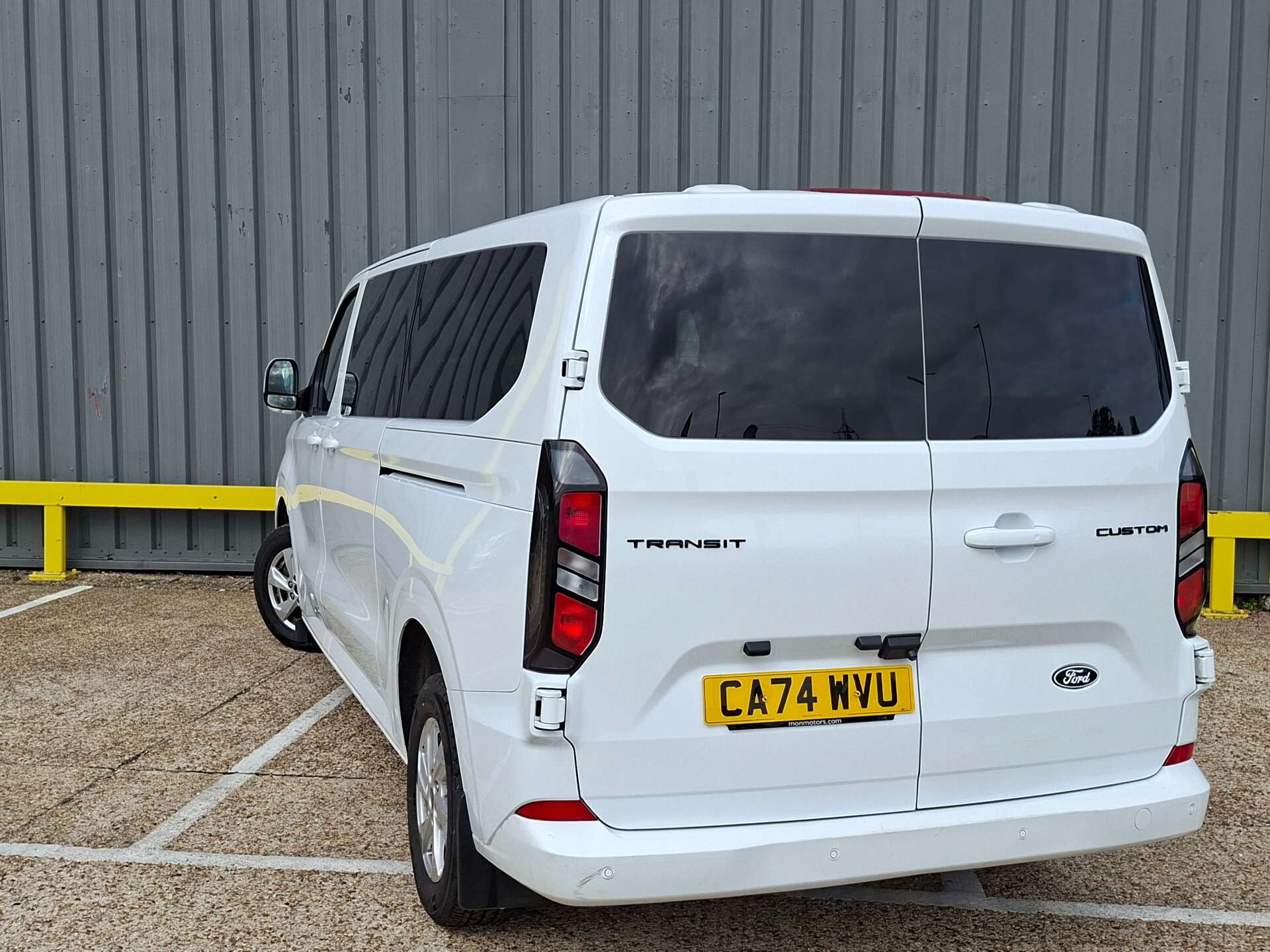 Ford Transit Custom 2.0 320 EcoBlue Limited Kombi Double Cab 5dr Diesel Manual L2 H1 Euro 6 (s/s) (136 ps) thumbnail 8