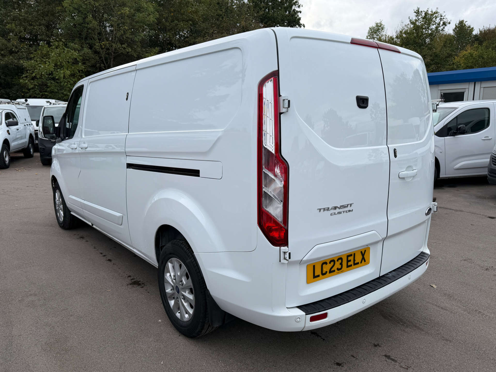 Ford Transit Custom 2.0 300 EcoBlue Limited Panel Van 5dr Diesel Manual L2 H1 Euro 6 (s/s) (130 ps) - Thumbnail 7