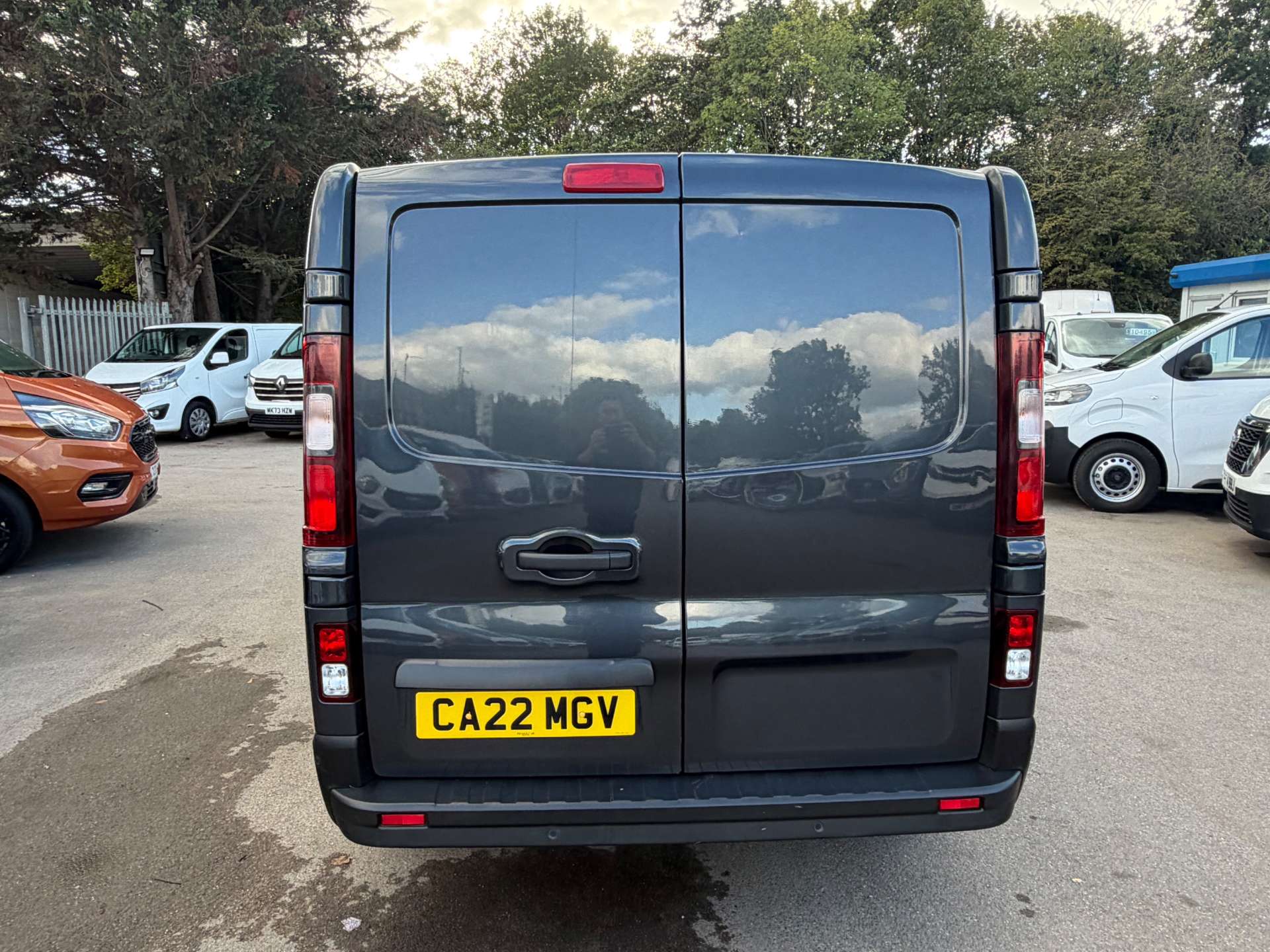 Renault Trafic 2.0 dCi Blue LL30 Business+ Panel Van 5dr Diesel Manual L2 H1 Euro 6 (s/s) (130 ps) thumbnail 6