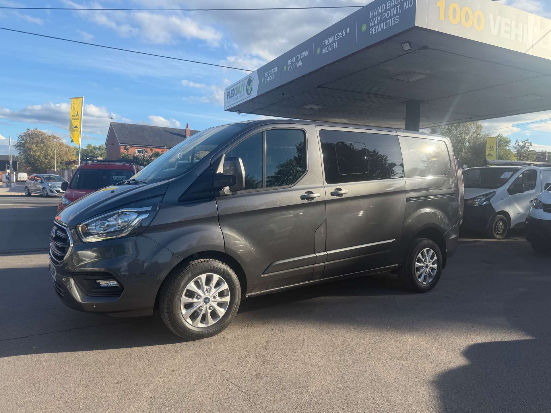 Ford Transit Custom 2.0 320 EcoBlue Limited Crew Van Double Cab 5dr Diesel Auto L1 H1 Euro 6 (s/s) (185 ps) thumbnail 4