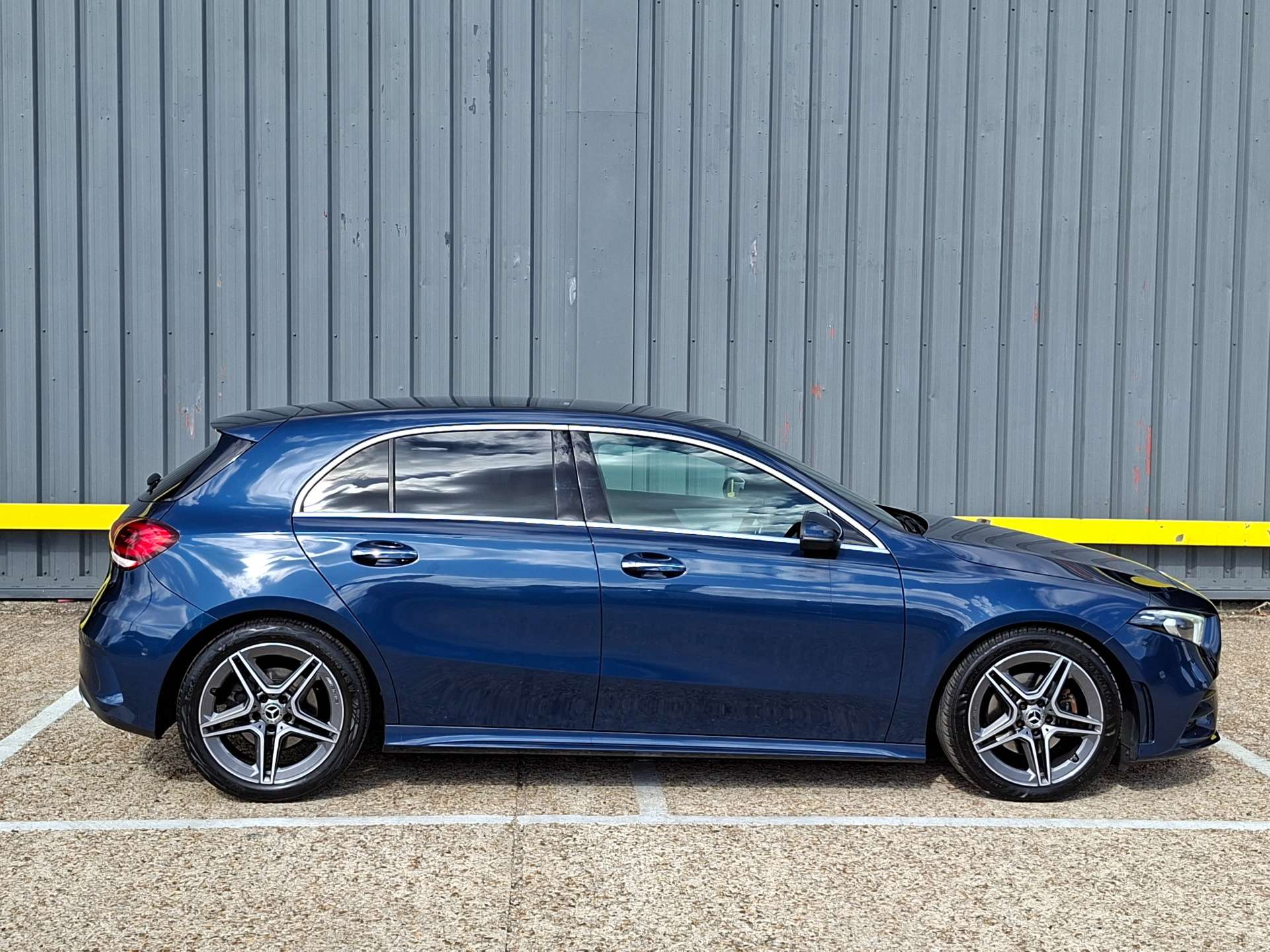 Mercedes-Benz A Class 1.3 A200 AMG Line (Premium 2) Hatchback 5dr Petrol 7G-DCT Euro 6 (s/s) (163 ps) thumbnail 4
