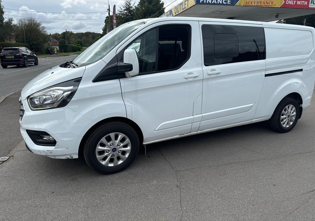 Ford Custom LIMITED CREW CAB thumbnail 5