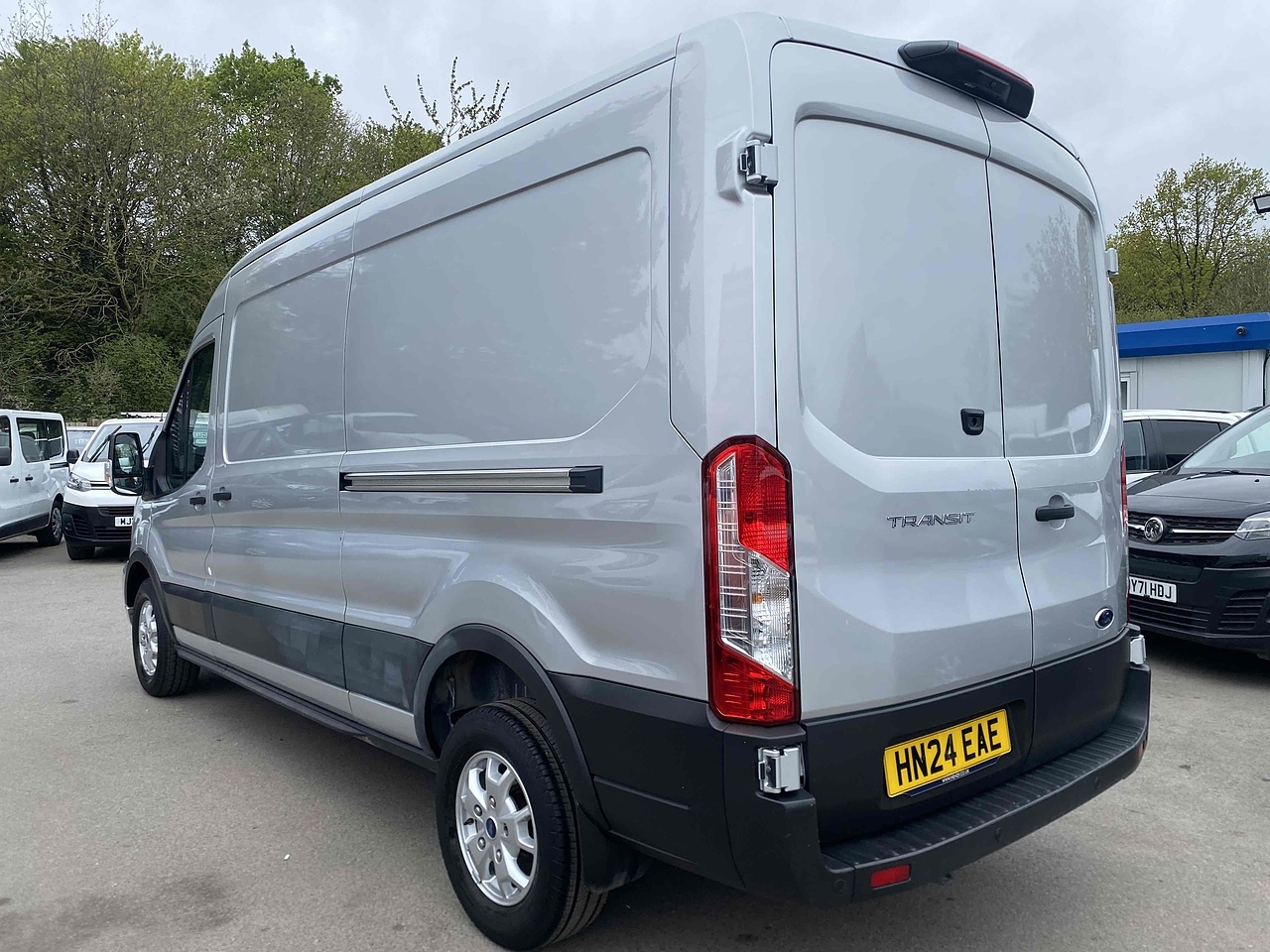 Ford Transit 350 EcoBlue Limited - Thumbnail 4