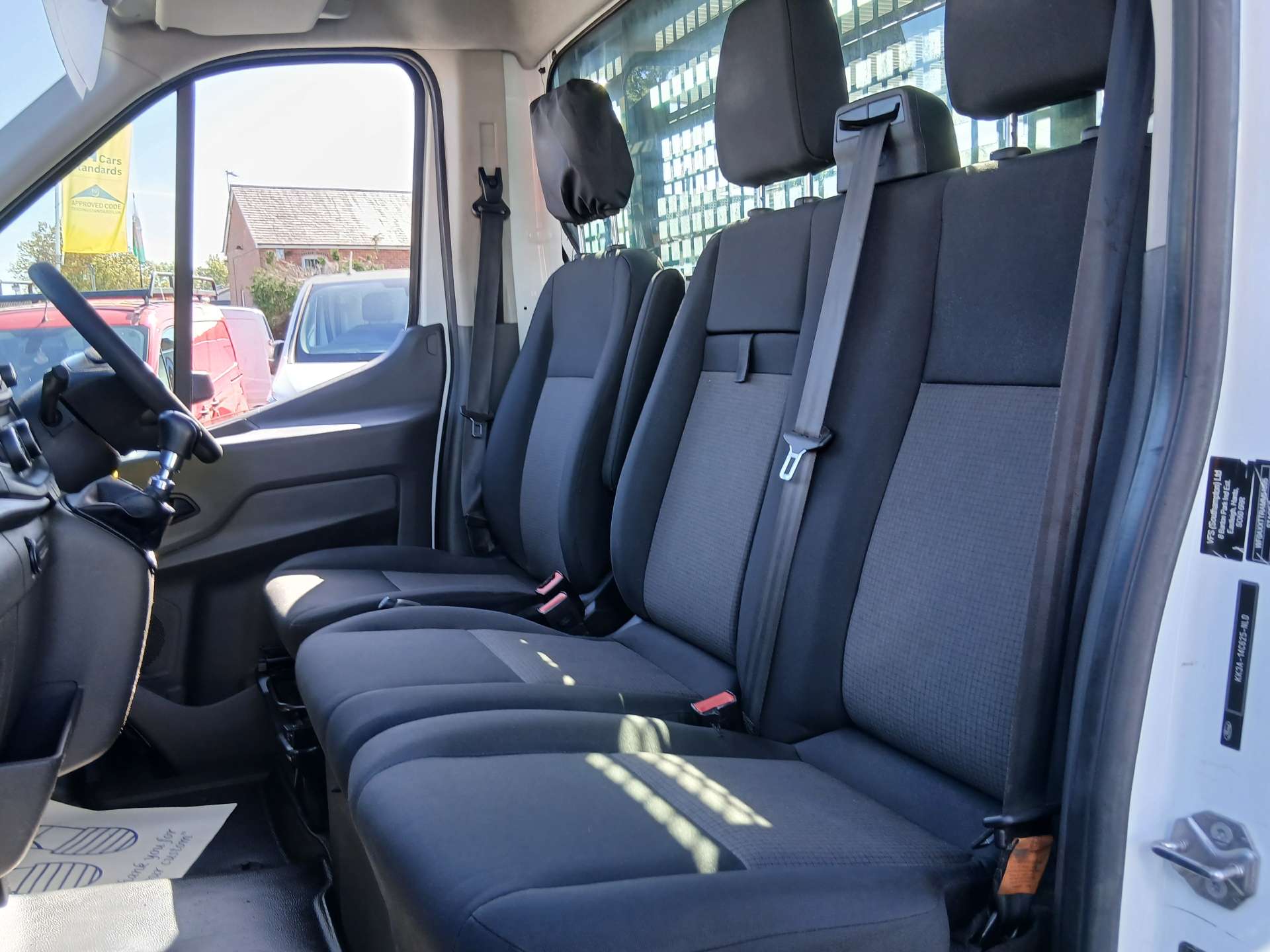 Ford Transit 2.0 350 EcoBlue HD Leader Chassis Cab 2dr Diesel Manual RWD L4 Euro 6 (s/s) (DRW) (130 ps) thumbnail 4