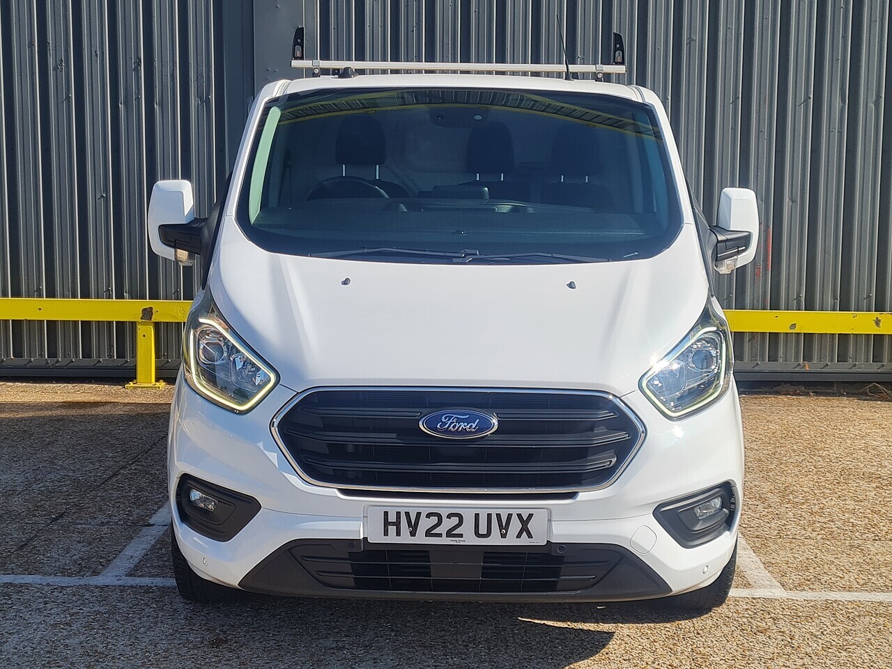 Ford Custom 300 Limited L1 - Thumbnail 2