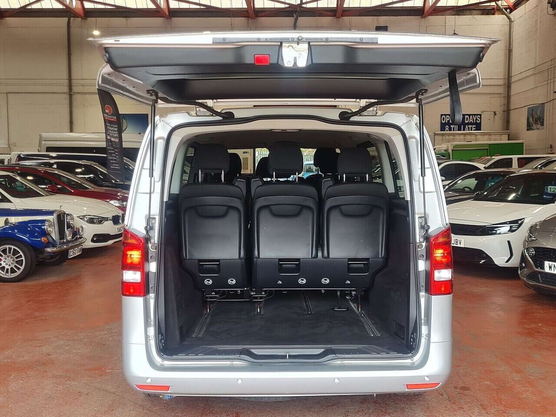 Mercedes-Benz Vito 119 CDI SELECT Minibus 2.1 Automatic Diesel - Thumbnail 9