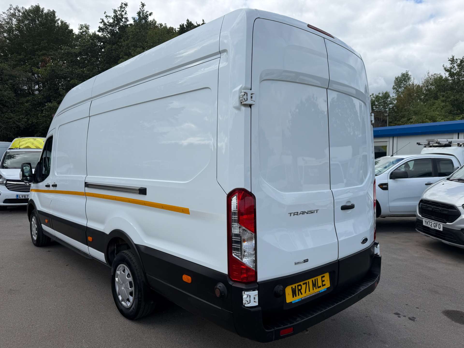 Ford Transit 2.0 350 EcoBlue MHEV Trend Panel Van 5dr Diesel Manual RWD L4 H3 Euro 6 (s/s) (130 ps) thumbnail 3
