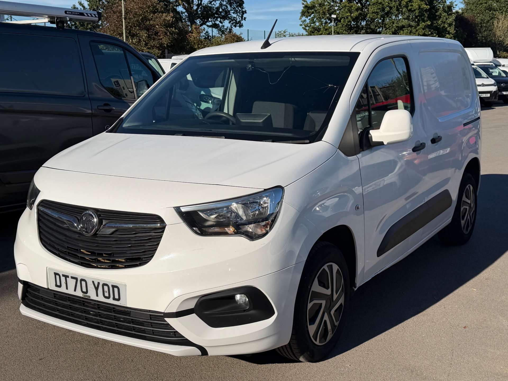 Vauxhall Combo 1.5 Turbo D 2300 Sportive Panel Van 4dr Diesel Manual L1 H1 Euro 6 (100 ps) thumbnail 4