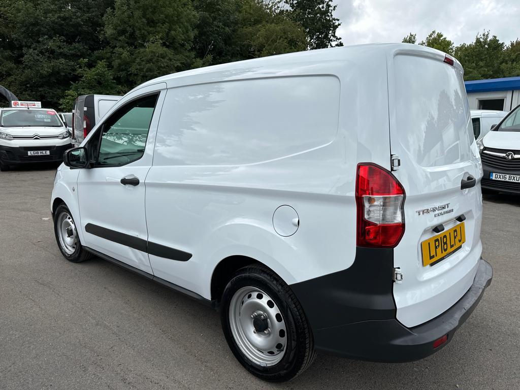 Ford Transit Courier TDCi thumbnail 6