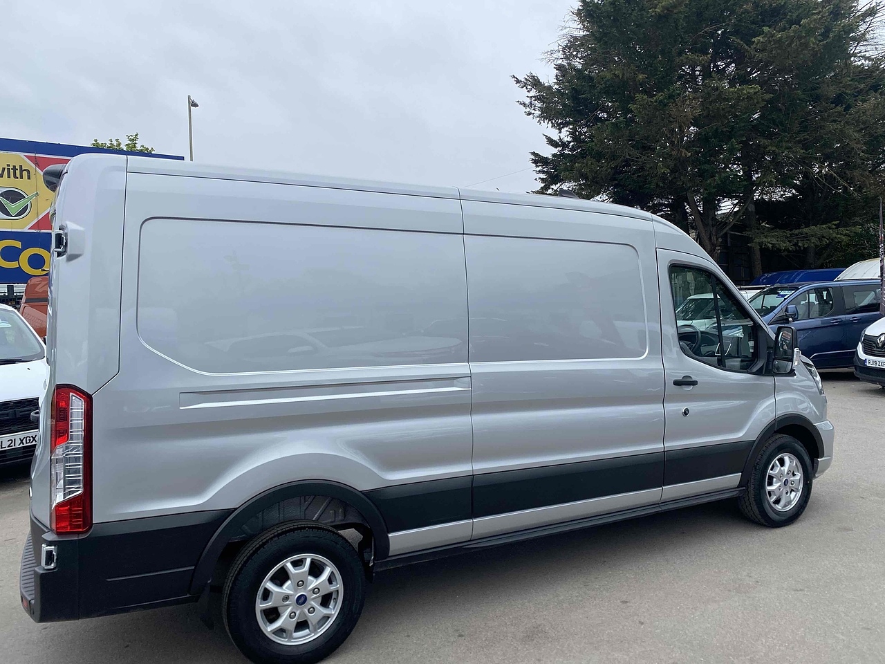 Ford Transit 350 EcoBlue Limited - Thumbnail 7