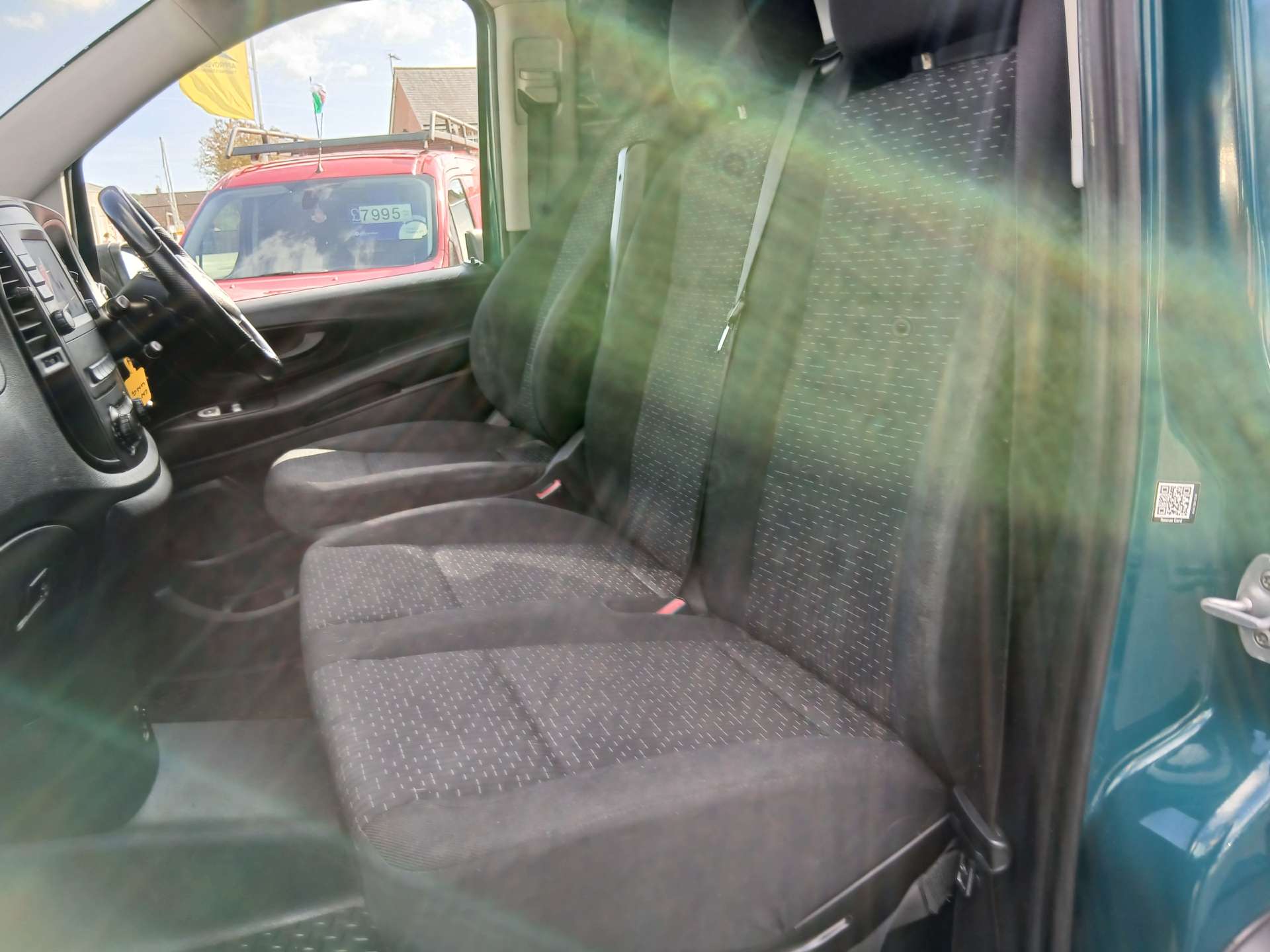 Mercedes-Benz Vito 2.0 114 CDI Progressive Panel Van 5dr Diesel G-Tronic RWD L2 Euro 6 (s/s) (LWB) (136 ps) thumbnail 6