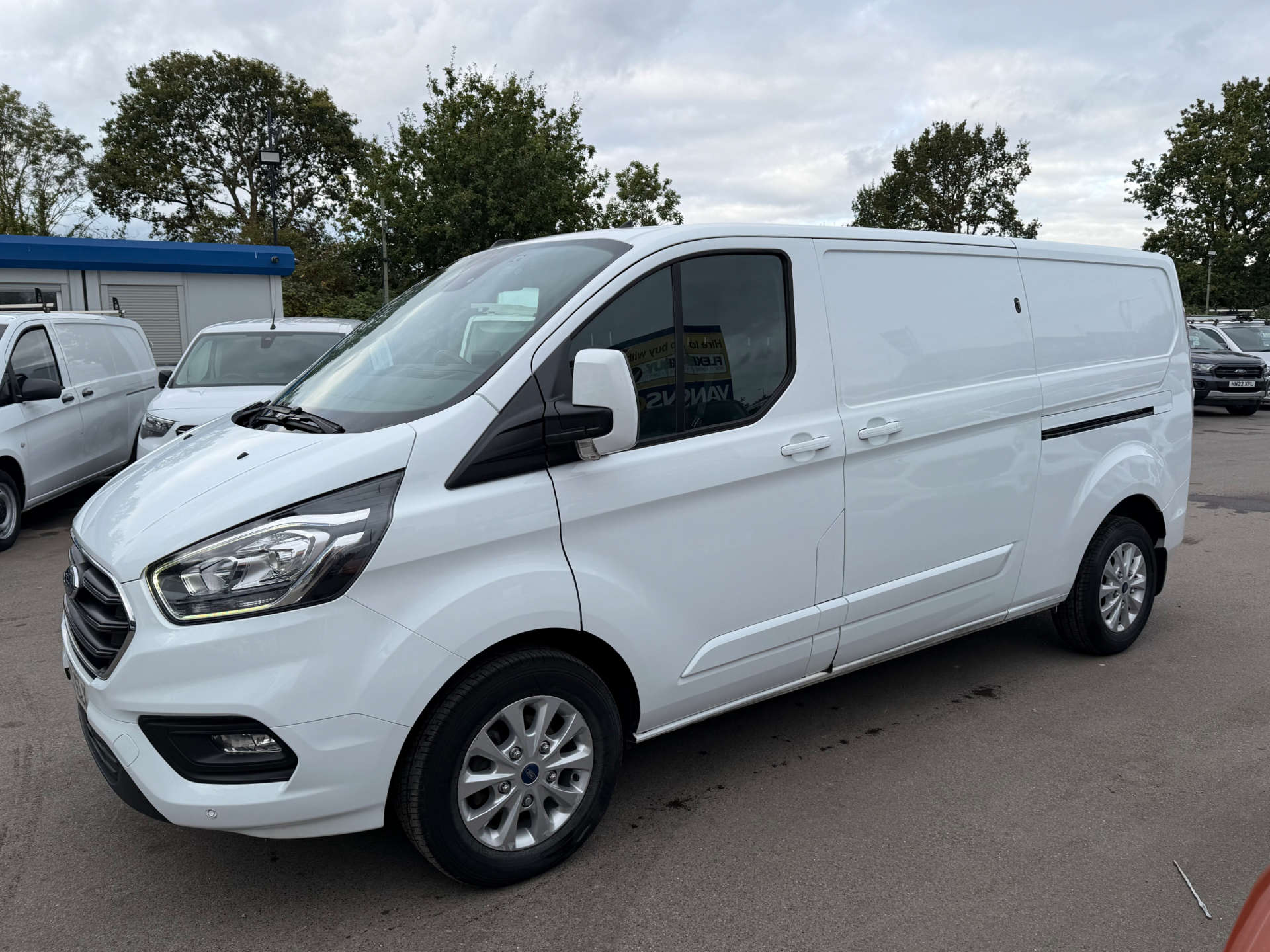 Ford Transit Custom 2.0 300 EcoBlue Limited Panel Van 5dr Diesel Manual L2 H1 Euro 6 (s/s) (130 ps) - Thumbnail 6