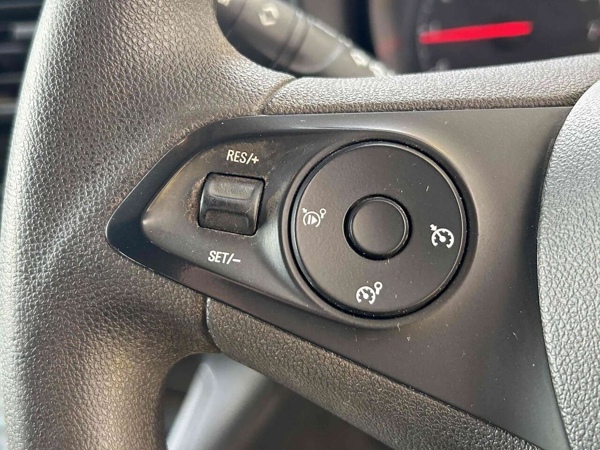 Vauxhall Combo 1.5 Turbo D 2000 Limited Edition Nav Panel Van 4dr Diesel Manual L1 H1 Euro 6 (s/s) (100 ps) - Thumbnail 9