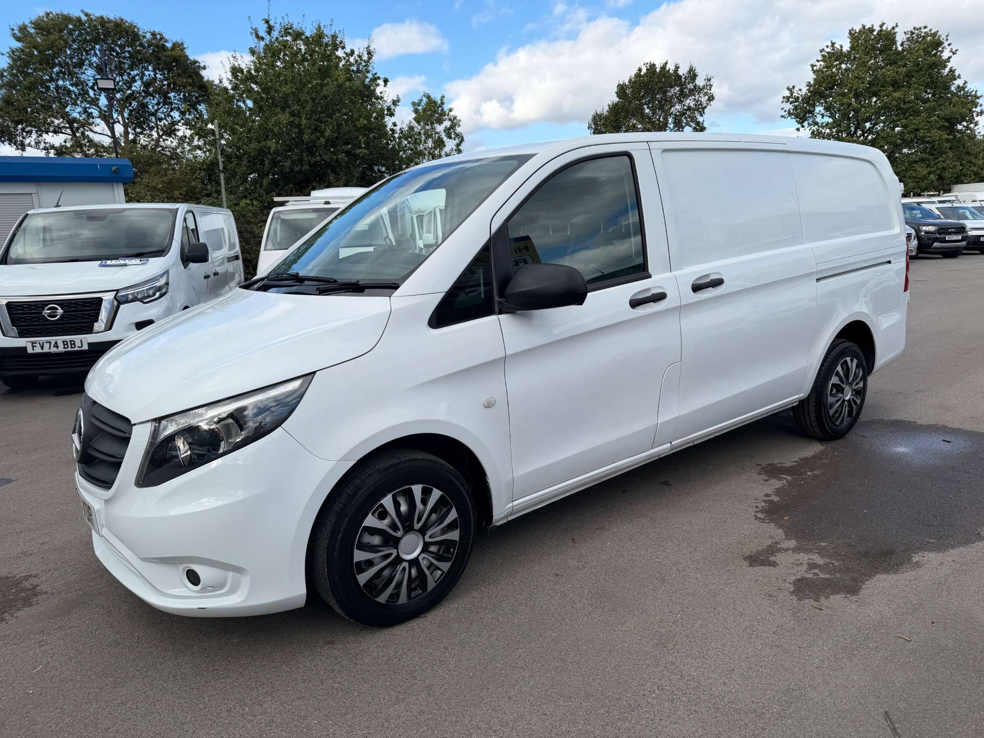 Mercedes-Benz Vito 1.7 114 CDI Progressive Panel Van 5dr Diesel Manual FWD L2 Euro 6 (s/s) (LWB) (136 ps) thumbnail 4
