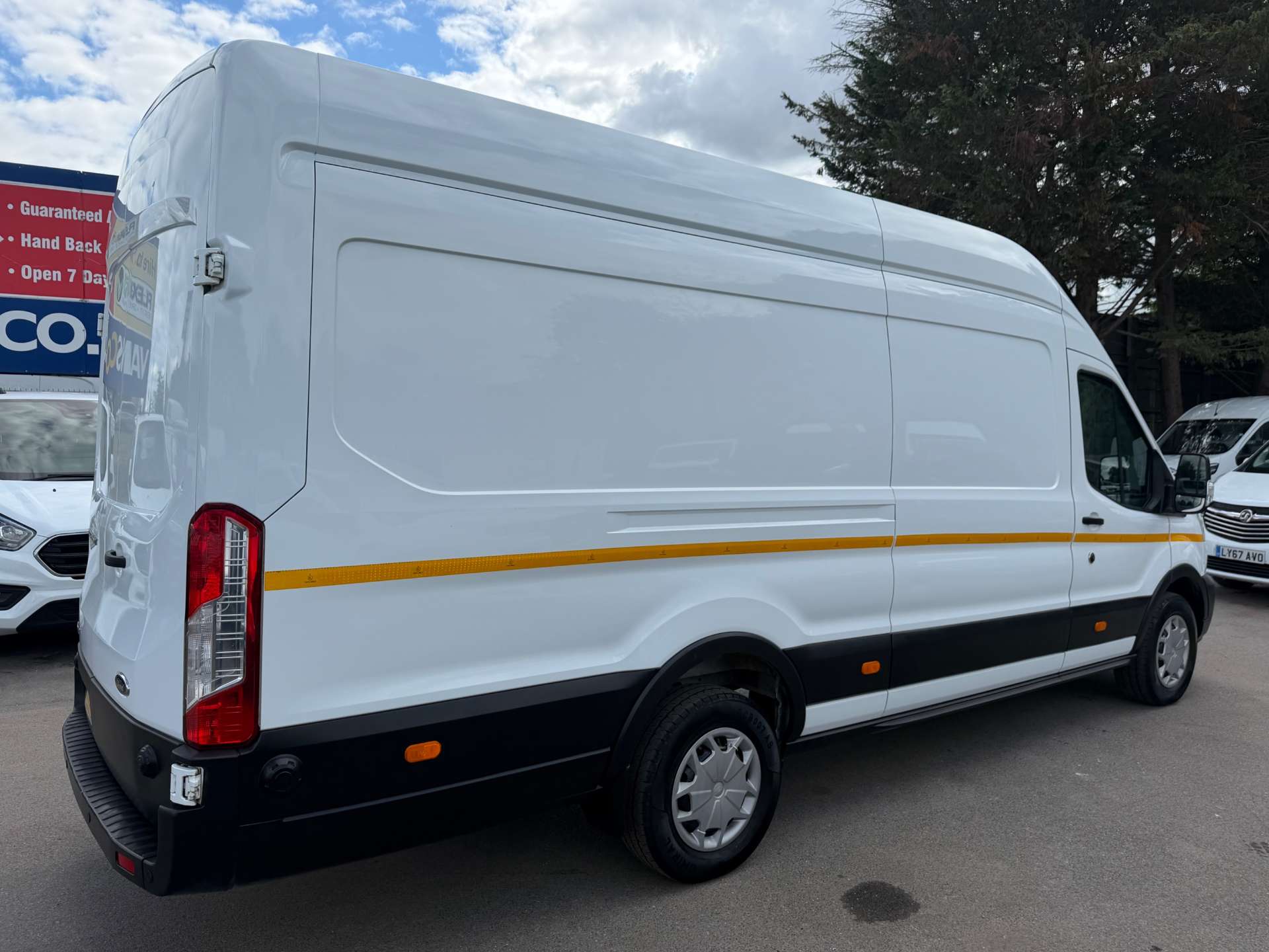 Ford Transit 2.0 350 EcoBlue MHEV Trend Panel Van 5dr Diesel Manual RWD L4 H3 Euro 6 (s/s) (130 ps) thumbnail 4
