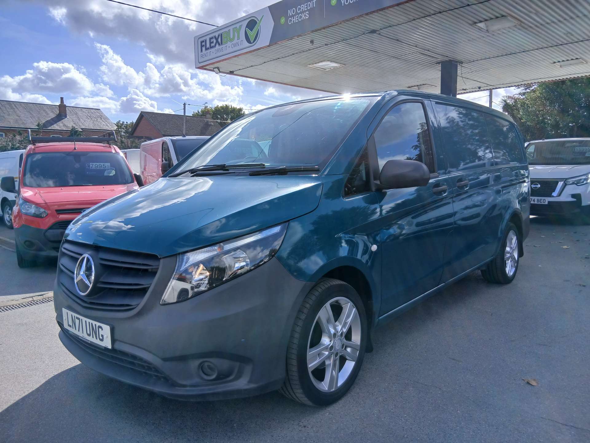 Mercedes-Benz Vito 2.0 114 CDI Progressive Panel Van 5dr Diesel G-Tronic RWD L2 Euro 6 (s/s) (LWB) (136 ps) thumbnail 3