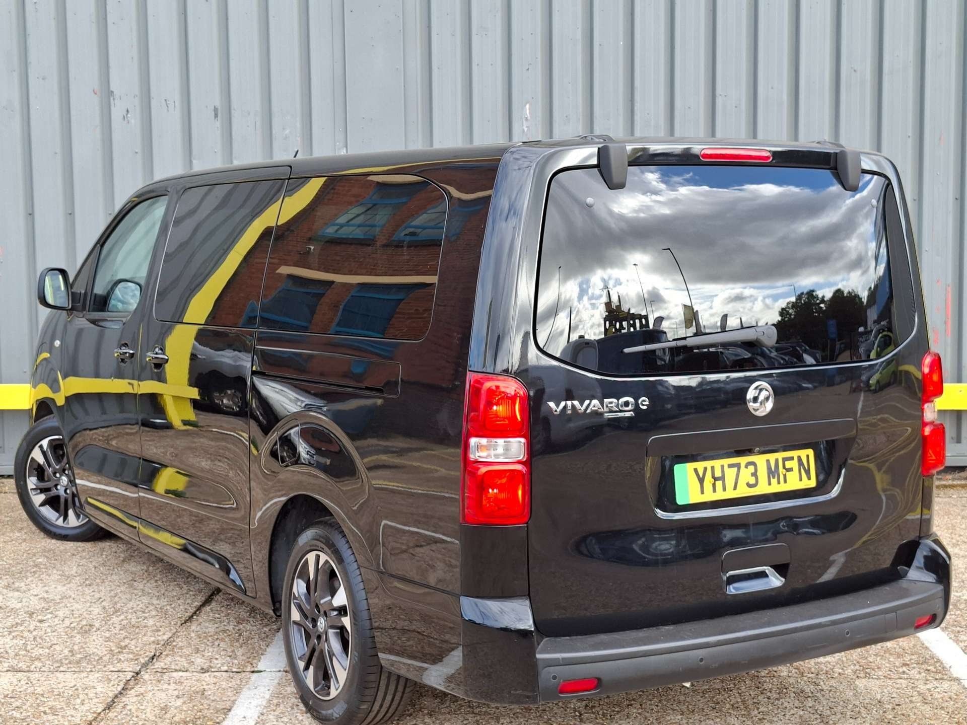 Vauxhall Vivaro Life Electric 50kWh Ultimate MPV 5dr Electric Auto LWB (8 Seat, 11kW Charger) (136 ps) thumbnail 6