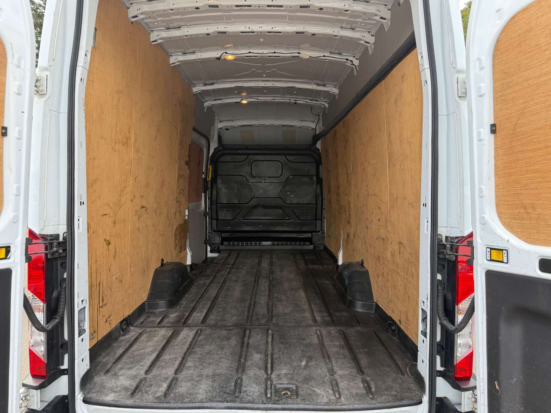 Ford Transit 2.0 350 EcoBlue MHEV Trend Panel Van 5dr Diesel Manual RWD L4 H3 Euro 6 (s/s) (130 ps) thumbnail 6