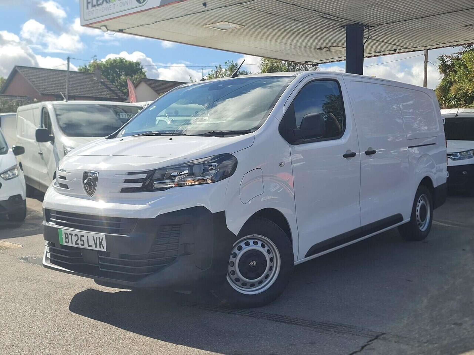 Peugeot e-Expert 75kWh Professional Long Panel Van 6dr Electric Auto LWB (11kW Charger) (136 ps) thumbnail 3
