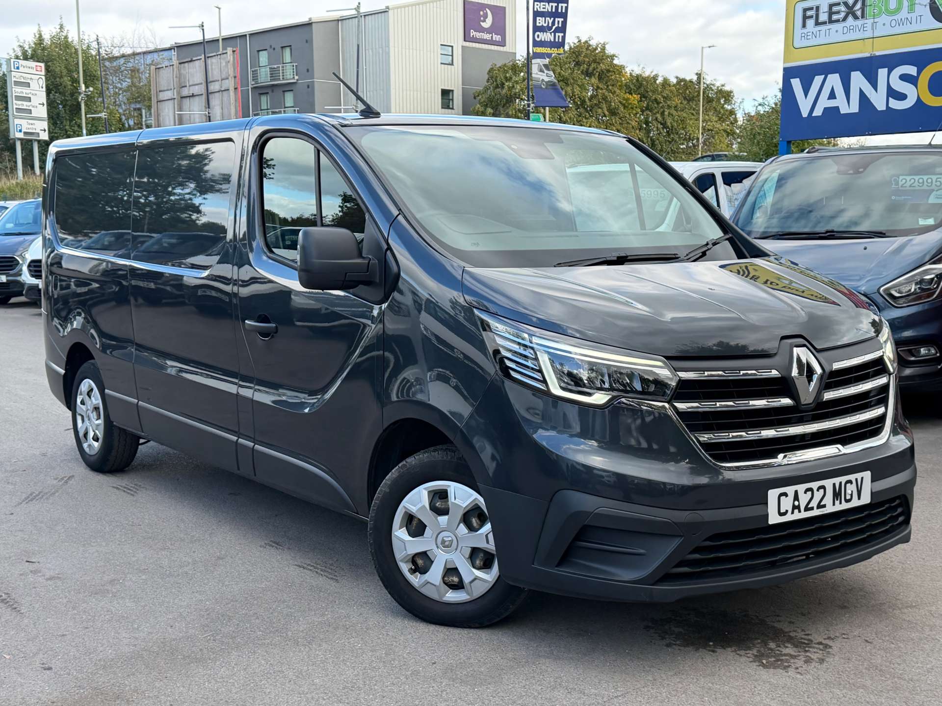 Renault Trafic 2.0 dCi Blue LL30 Business+ Panel Van 5dr Diesel Manual L2 H1 Euro 6 (s/s) (130 ps) thumbnail 2
