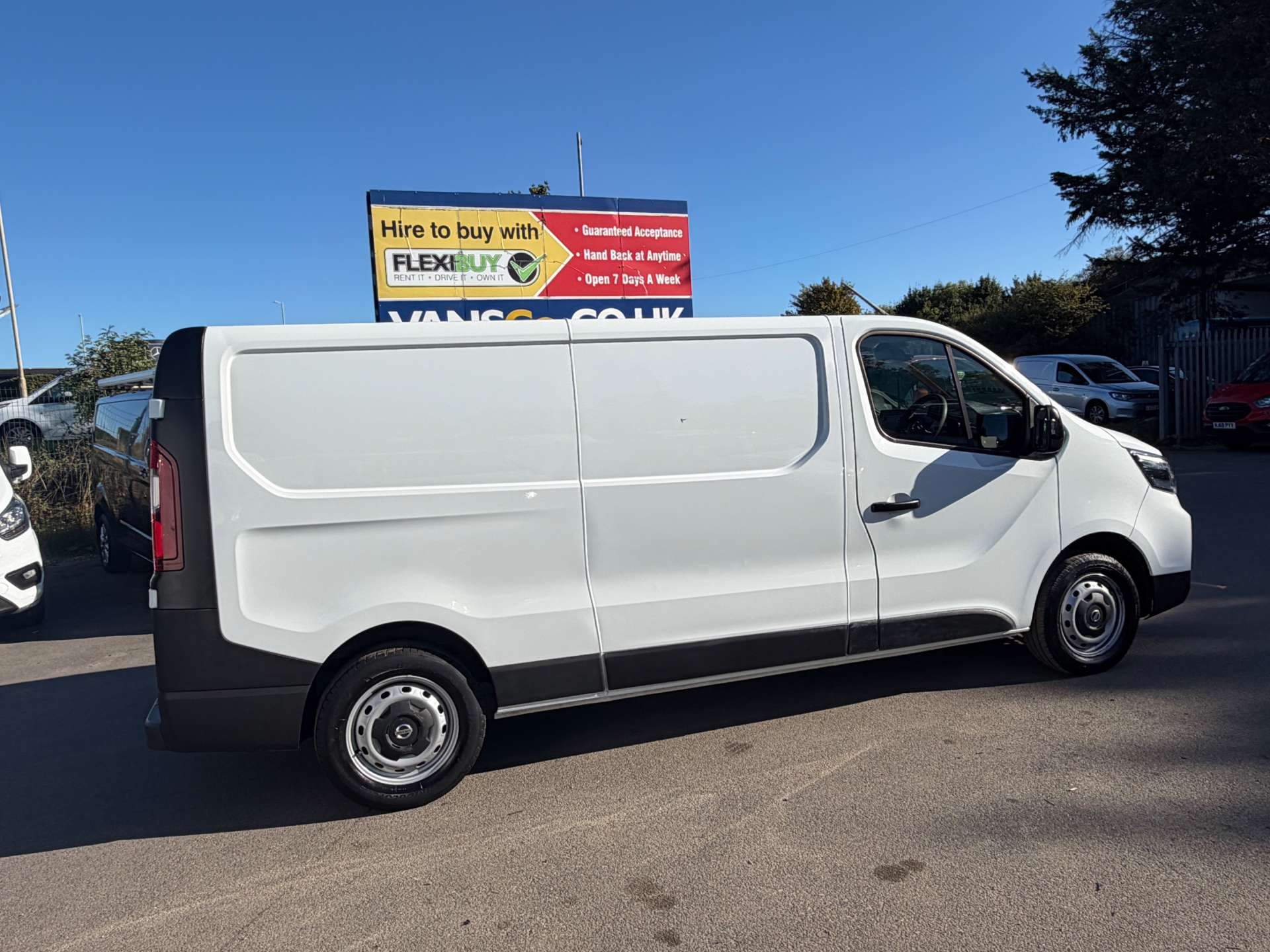 Nissan Primastar 2.0 dCi 30 Visia Panel Van 5dr Diesel Manual L2 H1 Euro 6 (s/s) (110 ps) - Thumbnail 8