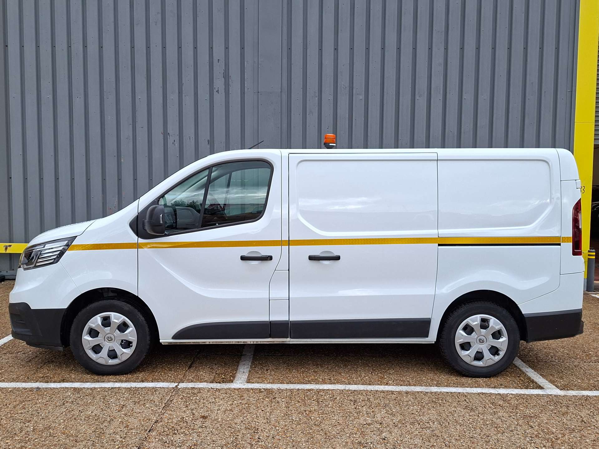 Renault Trafic 2.0 dCi Blue SL30 Advance Panel Van 5dr Diesel Manual L1 H1 Euro 6 (s/s) (130 ps) thumbnail 8